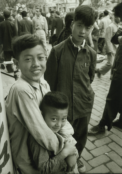 C012 24 Tom Hutchins Peking boys in Wang Fu Chin, Peking photography of china - Tom Hutchins | Street photography | Guest Post | Black and white photography - Tom Hutchins